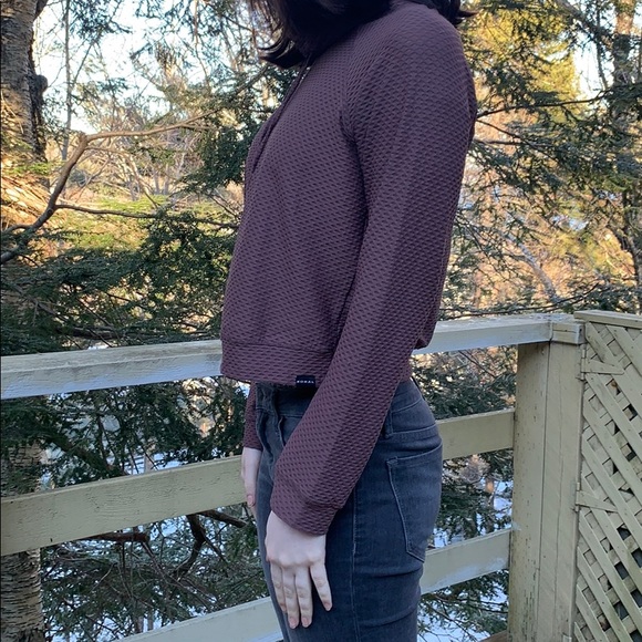 📌 Koral Pump Closed Mesh Pullover Cowl Neck - Picture 5 of 7